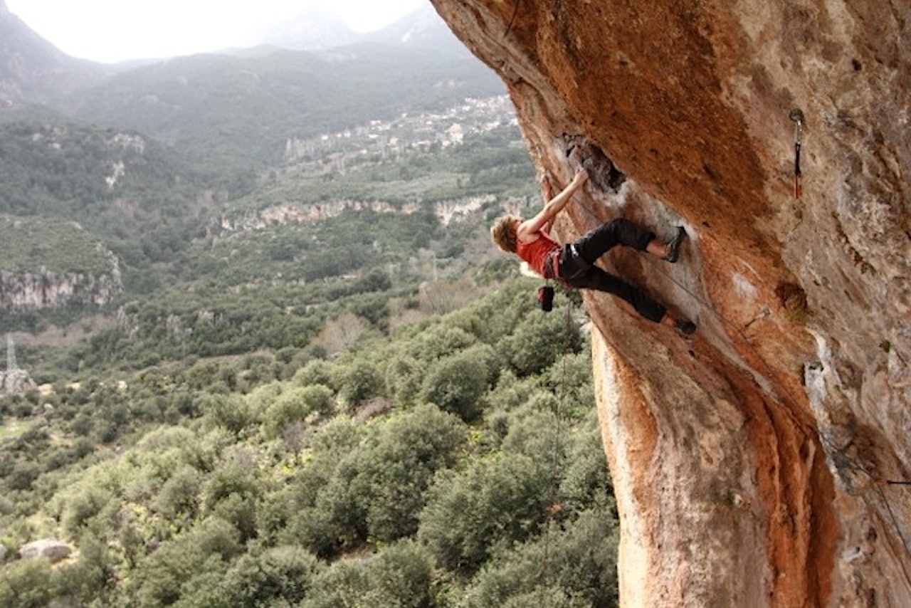 Birk Dahle Ness på Inner smile (7b+) sektor Sarkit sag. Foto Bjørn Helge Rønning Birk Dahle Ness på Inner smile (7b+) sektor Sarkit sag. Foto Bjørn Helge Rønning