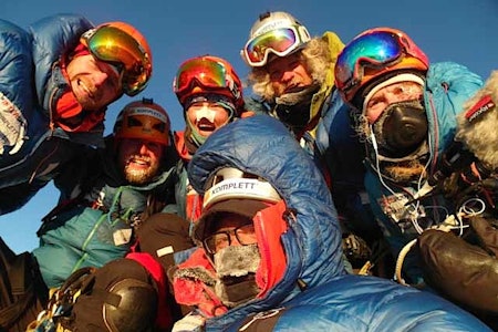 Hele den ville gjengen på toppen av Ulvetanna. Hele den ville gjengen på toppen av Ulvetanna.