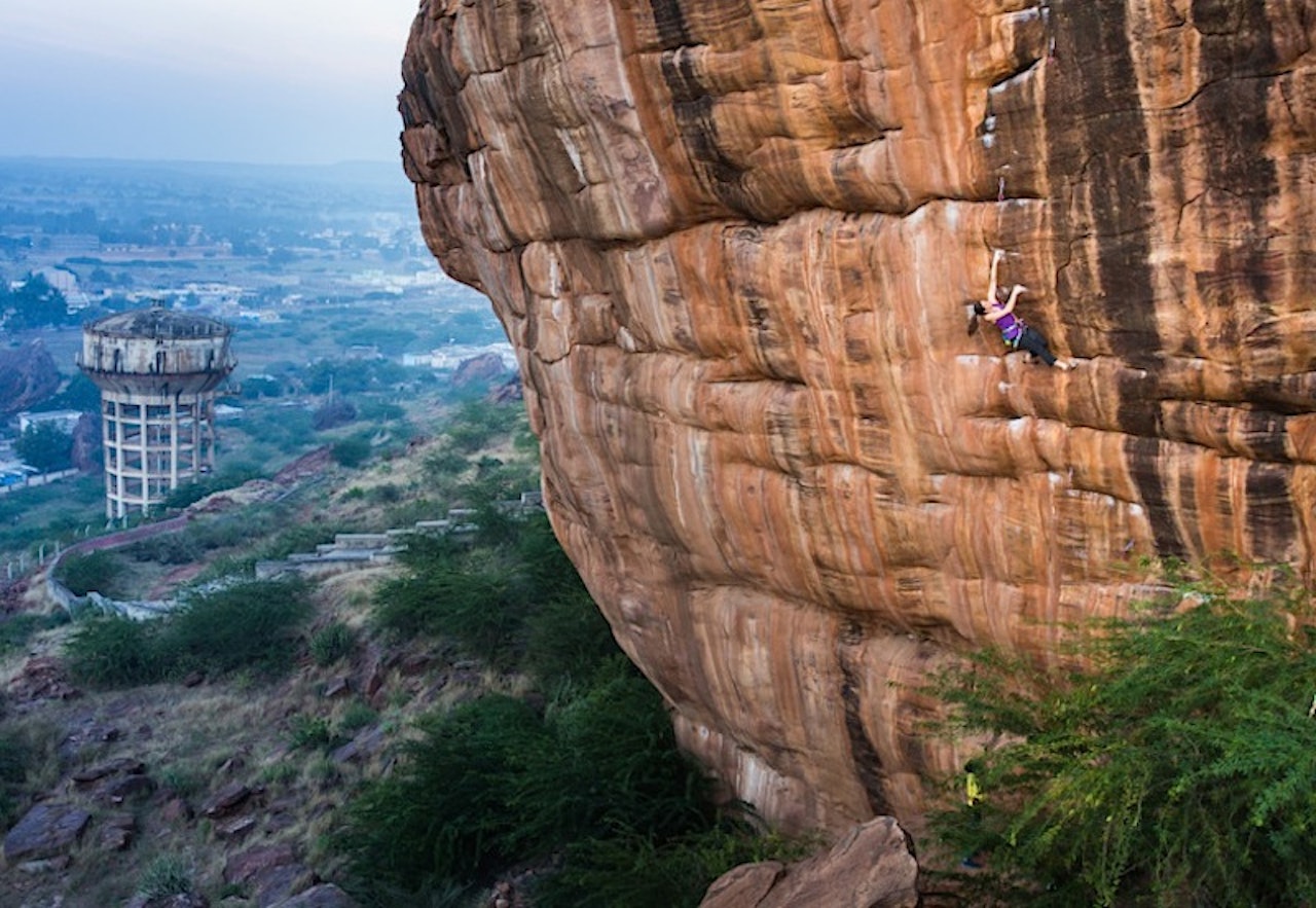 Paige Claassen går Ganesh (5.14a) i Badami, India. Foto: Hennes blogside Paige Claassen går Ganesh (5.14a) i Badami, India. Foto: Hennes blogside