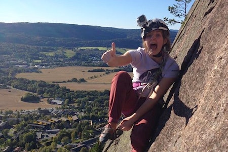 Tid for pause i veggen fordi kamerateamet måtte komme seg opp i høyden. Bildet er tatt på Øvre Sydstup på Kolsås. Tid for pause i veggen fordi kamerateamet måtte komme seg opp i høyden. Bildet er tatt på Øvre Sydstup på Kolsås.