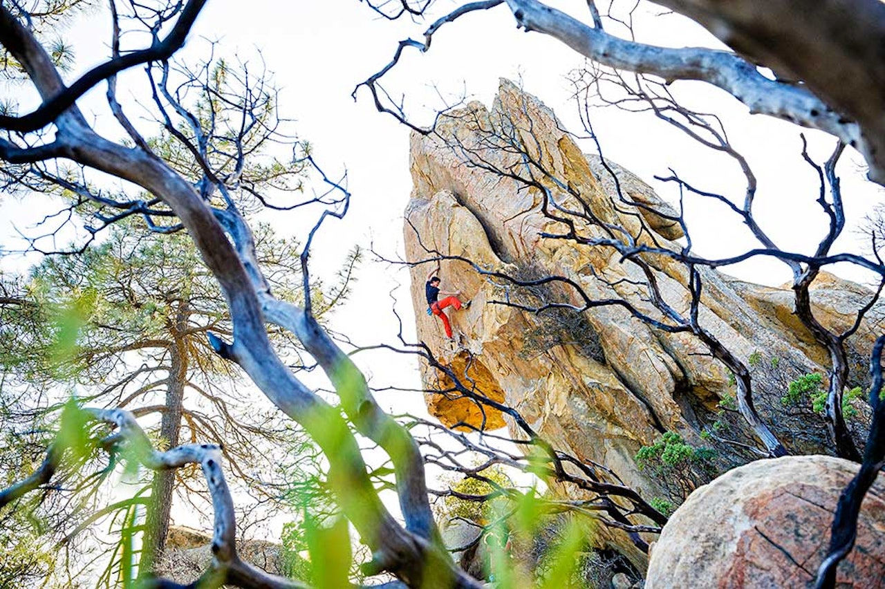 Vinnerbildet: Bernd Zeugswetter and Omega Glory (5.13a), Potter's Point, Santa Barbara, CA. Foto: Hjordis Rickert. Vinnerbildet: Bernd Zeugswetter and Omega Glory (5.13a), Potter's Point, Santa Barbara, CA. Foto: Hjordis Rickert.