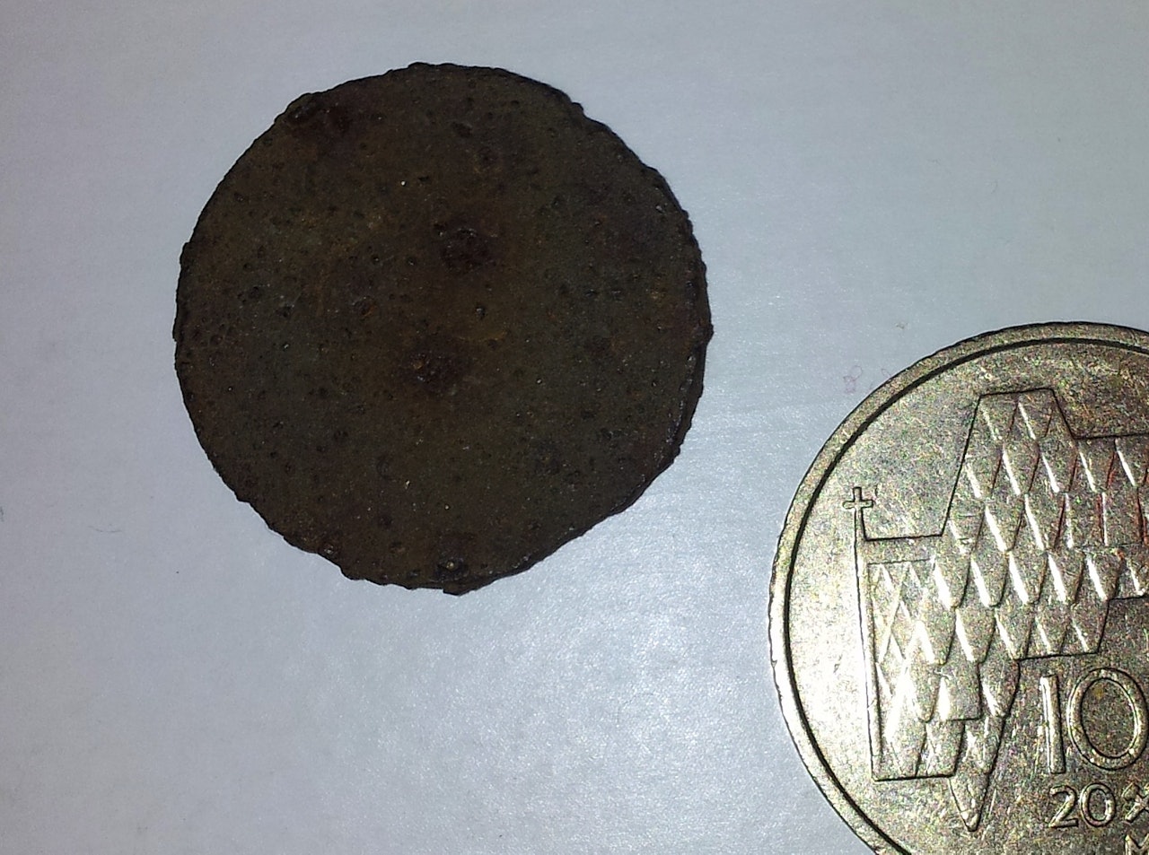 Mynten som ble funnet på Storen. Foto: Jørn Hoffsø Hjellnes Mynten som ble funnet på Storen. Foto: Jørn Hoffsø Hjellnes