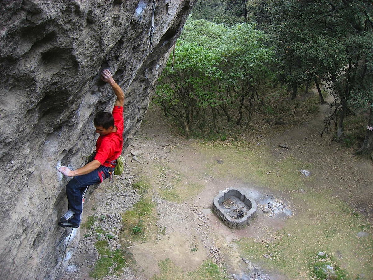 Klatrer på Masiosare un extraño enemigo (5.13c/9-/9), på feltet Jilotepec, ikke langt fra hovedstaden. Foto: Fra climbing-mexico.over-blog.com Klatrer på Masiosare un extraño enemigo (5.13c/9-/9), på feltet Jilotepec, ikke langt fra hovedstaden. Foto: Fra climbing-mexico.over-blog.com