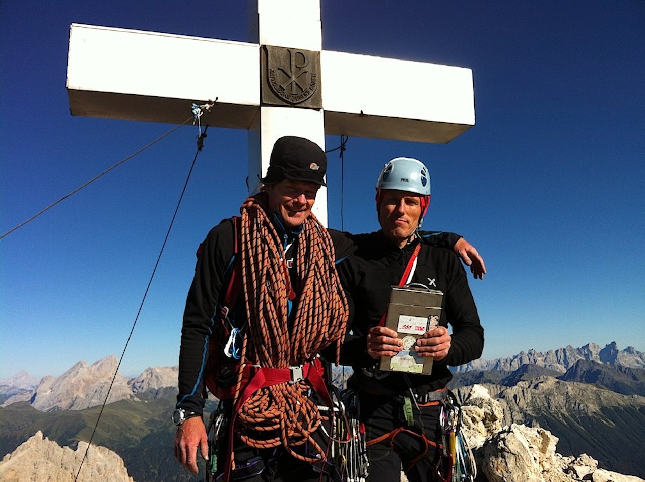 Bård Jansen og Tom Egil Rosseland på toppen av Rosengartenspitze 2981. Foto: Finn Dag Hjelseth Bård Jansen og Tom Egil Rosseland på toppen av Rosengartenspitze 2981. Foto: Finn Dag Hjelseth