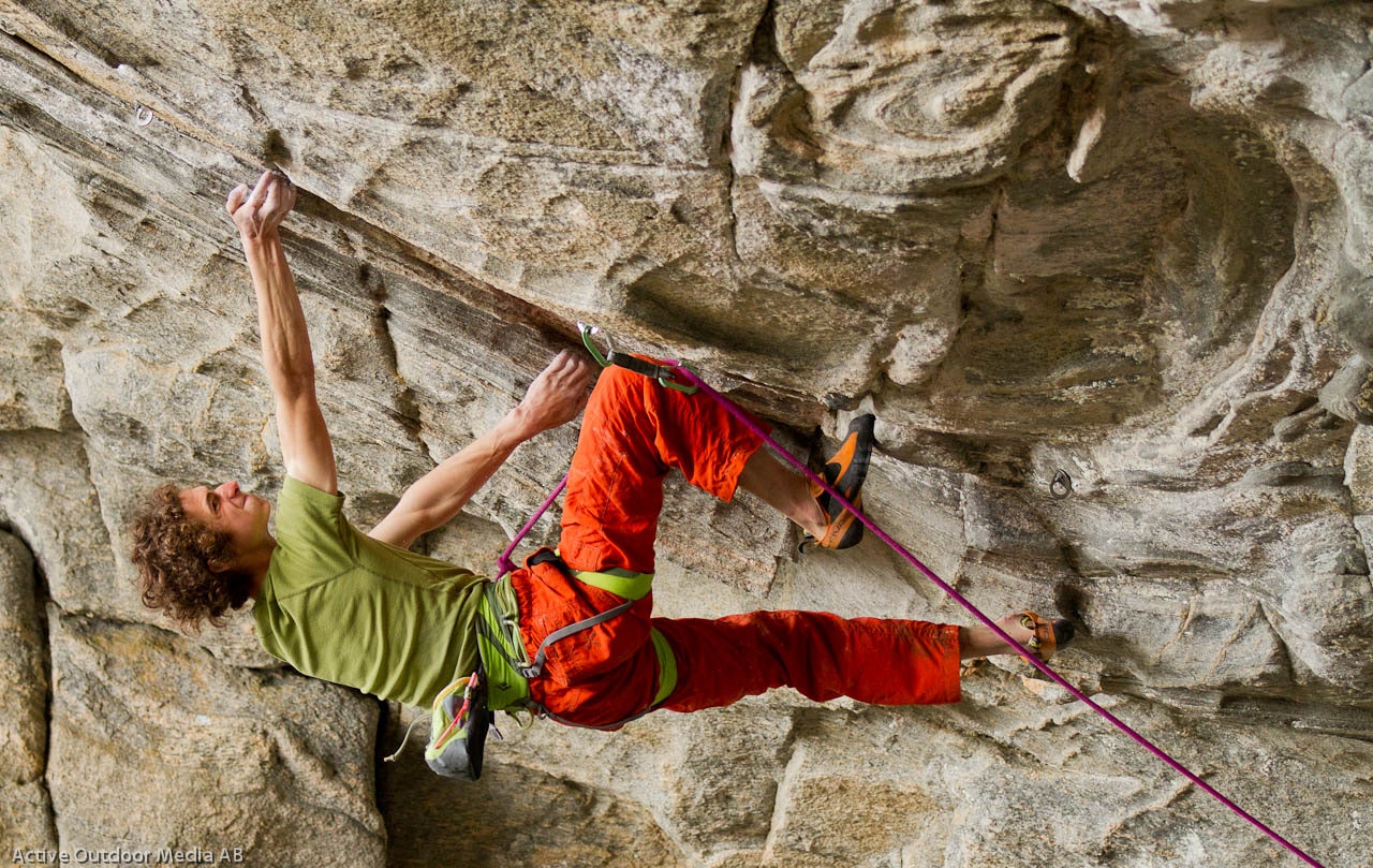 Adam Ondra klatrer på Flatanger. Foto: Lars Larson Adam Ondra klatrer på Flatanger. Foto: Lars Larson