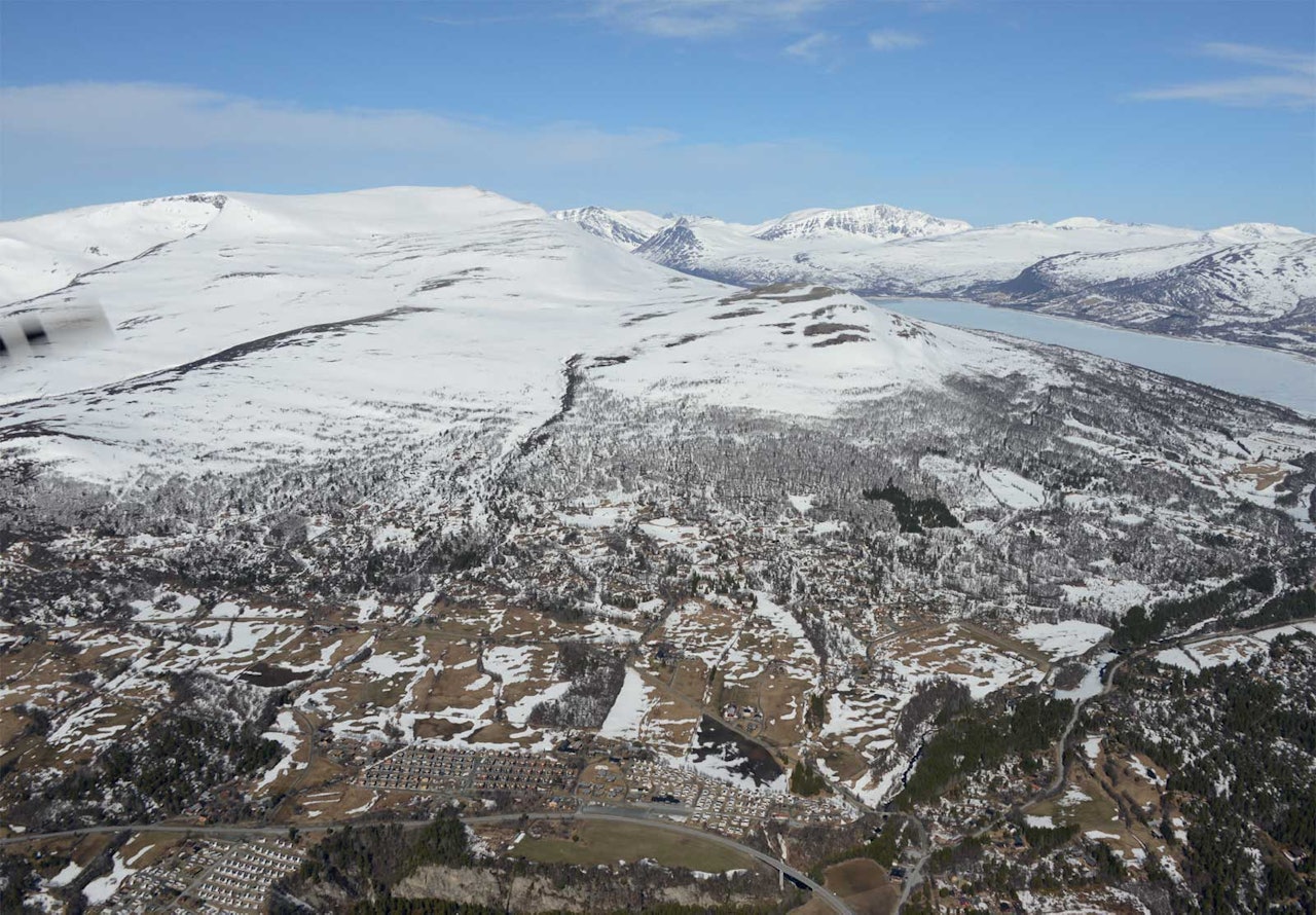 Storhornet sett fra sørøst. Foto: Ludvik Killingberg. / Trygge toppturer. Storhornet sett fra sørøst. Foto: Ludvik Killingberg. / Trygge toppturer.