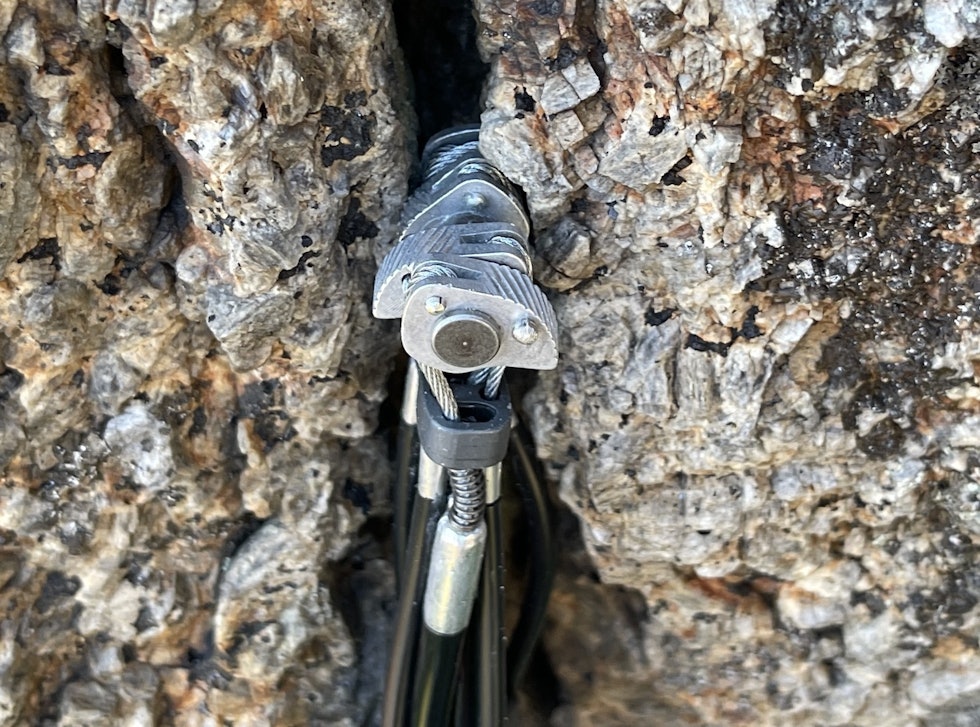 Utrolig: TotemCams tåler belastning på to kammer. Vi testet dette her og det fungerer! Foto: Dag Hagen totemcams test av kamkiler