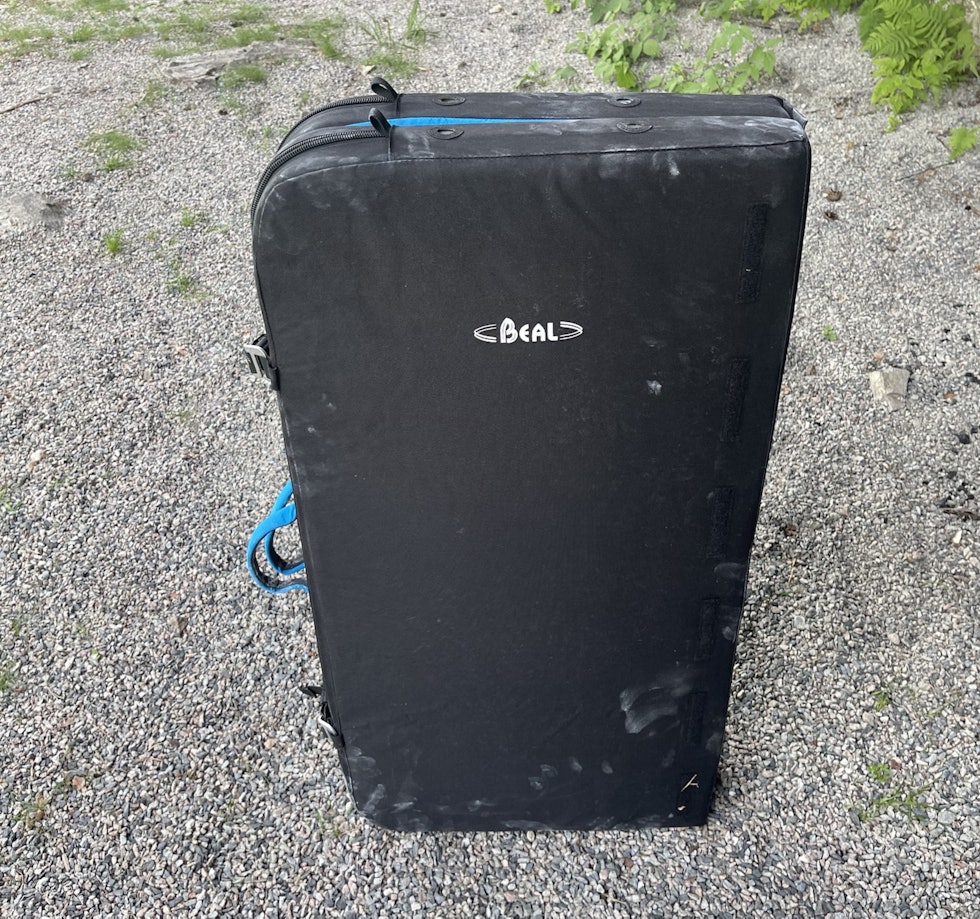 Kompakt: Beal Air Light er en kompakt pad som er enkel å frakte. Foto: Dag Hagen beal air light crashpad