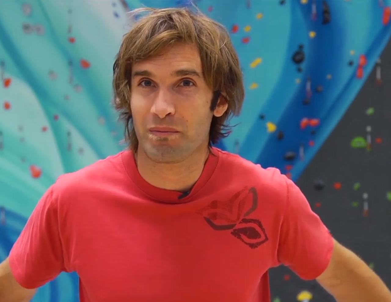 Chris Sharma forteller om konkurransen PsicoBloc Master. Foto: Skjemrdump fra Youtube. Chris Sharma forteller om konkurransen PsicoBloc Master. Foto: Skjemrdump fra Youtube.