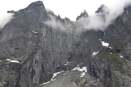 Trollveggen med introsvaene under. Foto: Dag Hagen Trollveggen med introsvaene under. Foto: Dag Hagen