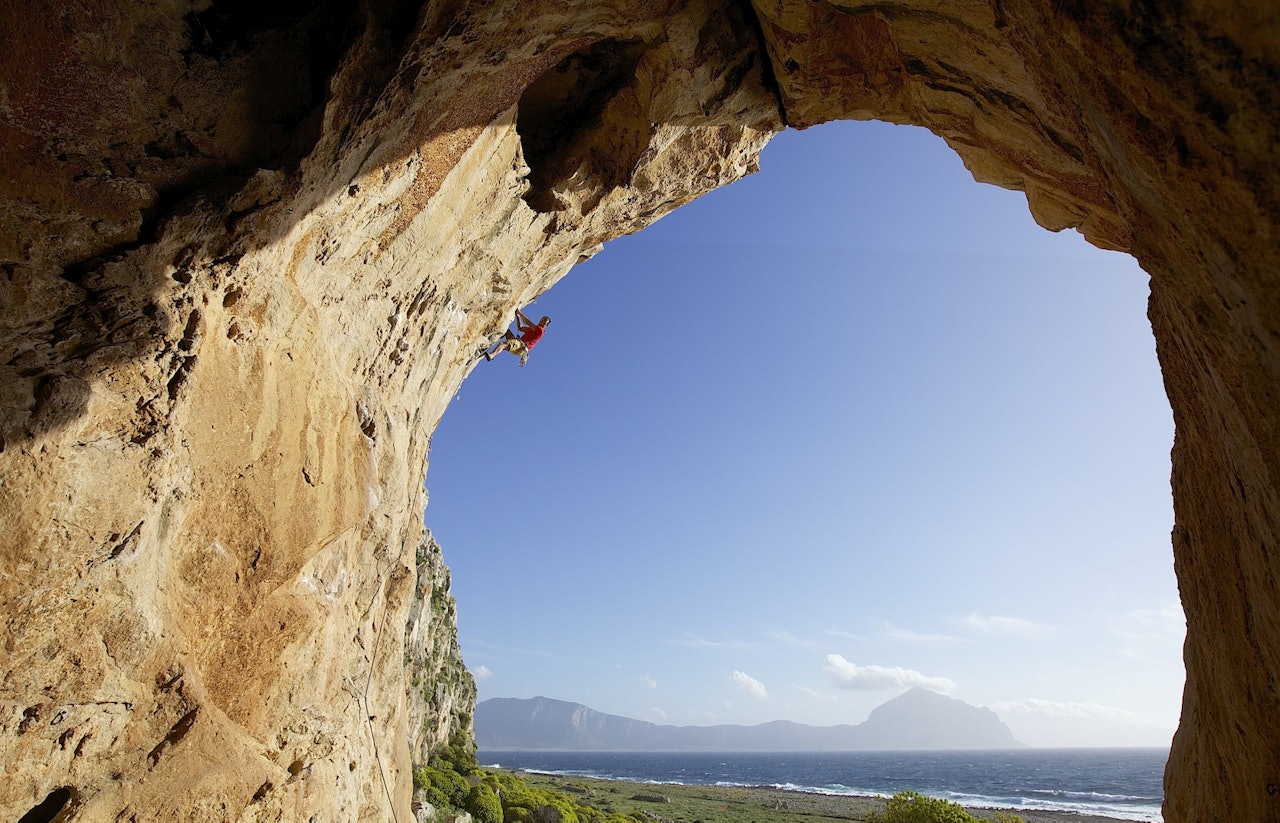 Chris Reddy på en bratt 8a. Foto: Dag Hagen Chris Reddy på en bratt 8a. Foto: Dag Hagen