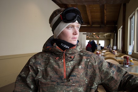 HVILEDAG: Været har vært ustabilt i Mammoth denne helga. Her er Felix Stridsberg-Usterud på en kafé mens han venter på at parken skal åpne. Foto: Anders Holtet HVILEDAG: Været har vært ustabilt i Mammoth denne helga. Her er Felix Stridsberg-Usterud på en kafé mens han venter på at parken skal åpne. Foto: Anders Holtet