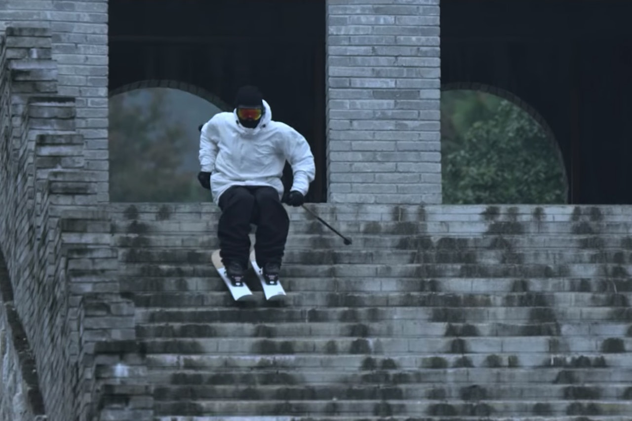 BAKOMFILM: Candide Thovex letter på sløret. Foto: Skjermdump BAKOMFILM: Candide Thovex letter på sløret. Foto: Skjermdump