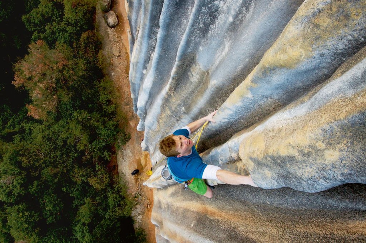 Magnus Midtbø signerer med Norrøna. Foto: Henning Wang Magnus Midtbø signerer med Norrøna. Foto: Henning Wang