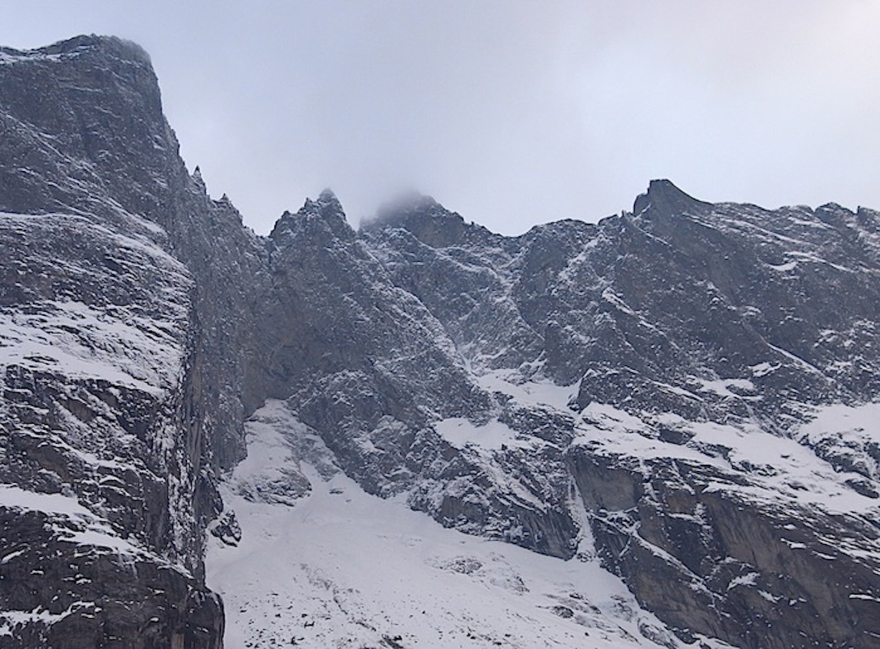 Mektige Trollveggen. Suser Gjennom Harryland går i venstrekanten, opp mot skuleren på veggen. Foto: Dag Hagen Mektige Trollveggen. Suser Gjennom Harryland går i venstrekanten, opp mot skuleren på veggen. Foto: Dag Hagen