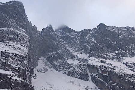 Mektige Trollveggen. Suser Gjennom Harryland går i venstrekanten, opp mot skuleren på veggen. Foto: Dag Hagen Mektige Trollveggen. Suser Gjennom Harryland går i venstrekanten, opp mot skuleren på veggen. Foto: Dag Hagen