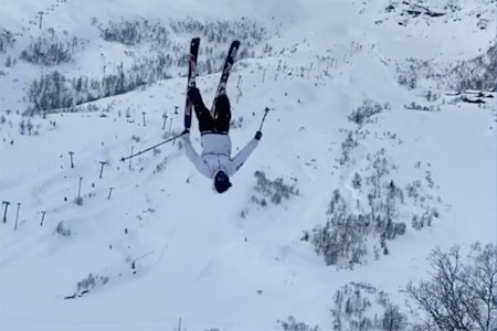 GIGANTISK: Se Benjamins gigantiske backflip her. Foto: Skjermdump Benjamin Forthun backflip