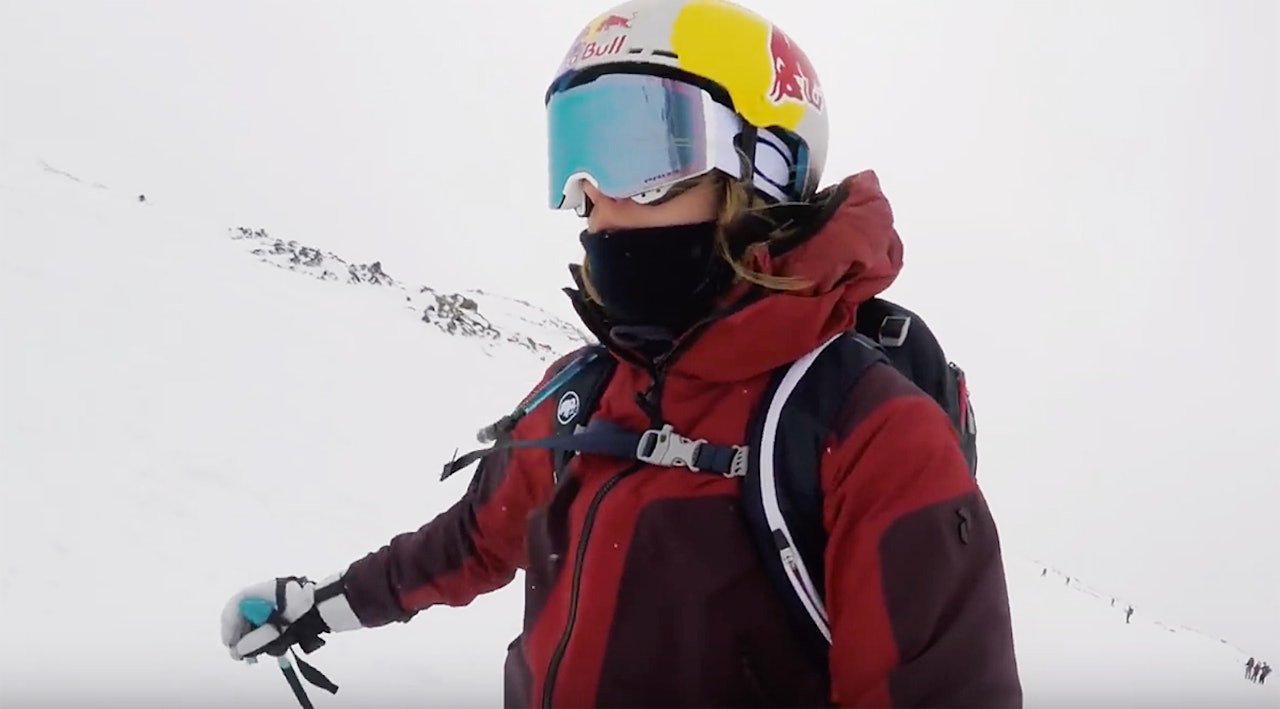 HIGH CAMP-DEBUTANT: Ikke mange highcampere har gogglesene inni hjelmen, men landets mest meritterte damejibber er et temmelig naturlig unntak. HIGH CAMP-DEBUTANT: Ikke mange highcampere har gogglesene inni hjelmen, men landets mest meritterte damejibber er et temmelig naturlig unntak.