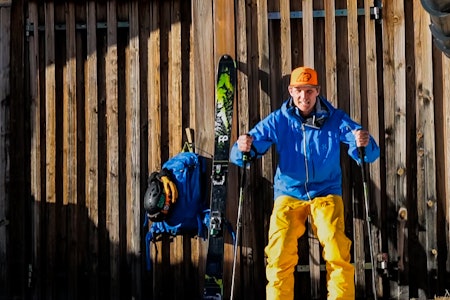 KLAR FOR STRAFFE: Asbjørn Eggebø Næss trenger verken mål eller 5-meter for å demonstrere hvordan en fotballkeeper ville stått på ski. Foto: Christian Nerdrum KLAR FOR STRAFFE: Asbjørn Eggebø Næss trenger verken mål eller 5-meter for å demonstrere hvordan en fotballkeeper ville stått på ski. Foto: Christian Nerdrum