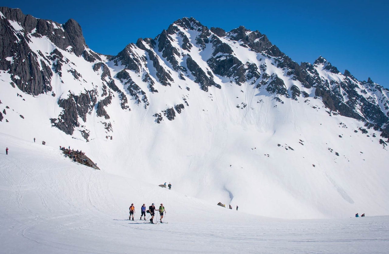 Appelsinhaugen er den naturlege pause- steinen om lag halvveges til Tinden. Foto: Håvard Myklebust. Appelsinhaugen er den naturlege pause- steinen om lag halvveges til Tinden. Foto: Håvard Myklebust.