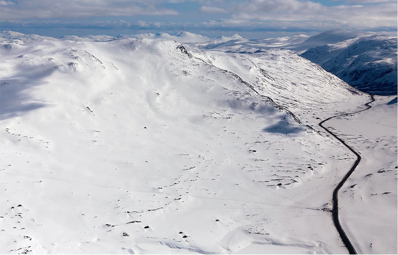 Slettind sett fra nord. Foto: Thomas B. Svendsen. / Trygge toppturer Slettind sett fra nord. Foto: Thomas B. Svendsen. / Trygge toppturer