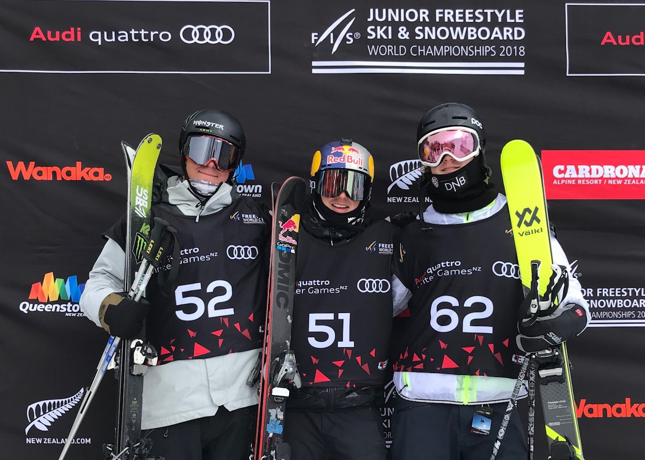 ENESTE NORDMANN: Birk Ruud (til høyre) ble nummer tre i Junior-VM i halfpipe i natt. Foto: FIS ENESTE NORDMANN: Birk Ruud (til høyre) ble nummer tre i Junior-VM i halfpipe i natt. Foto: FIS