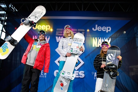 LEGGER OPP: Helene Olafsen (t.v.) legger opp. Her fra bronsemedaljen i X Games i 2014. Foto: ESPN LEGGER OPP: Helene Olafsen (t.v.) legger opp. Her fra bronsemedaljen i X Games i 2014. Foto: ESPN