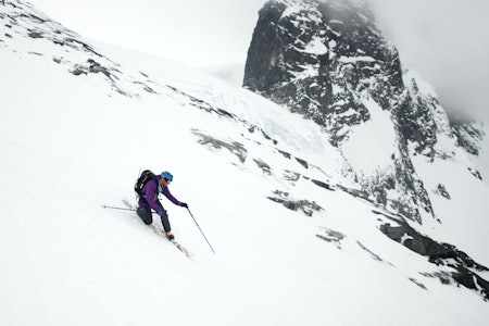 PUDDERPRINS: HKH Haakon Magnus på vei ned fra Store Ringstind i deilig vårsnø. Foto: Bård Basberg PUDDERPRINS: HKH Haakon Magnus på vei ned fra Store Ringstind i deilig vårsnø. Foto: Bård Basberg