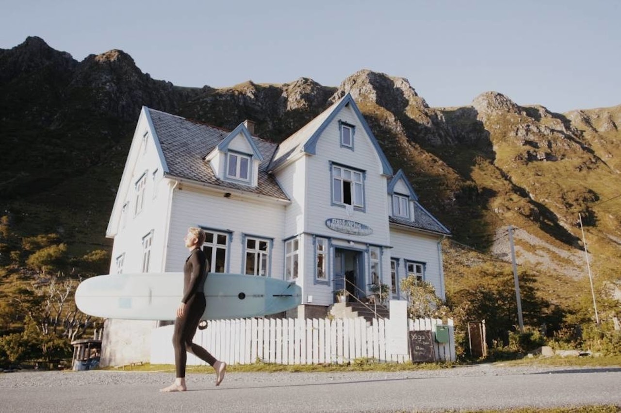 Stad Surfing er et av de nå lovpålagte overnattingsstedene i området. Foto: Stad Surfing Stad Surfing hoddevika ervik