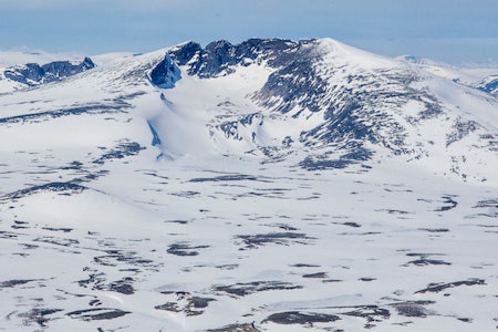 Snøhetta-massivet med Vesttoppen til venstre og Stortoppen til høyre. Foto: Espen Schive/Toppturer i Norge Snøhetta Topptur Dovrefjell