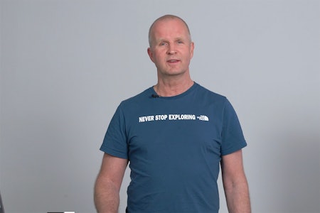 SKREDKURS: Kjetil Brattlien holdt nylig skredkurs for DNT. Det kan du se her. Foto: Skjermdump/DNT Skredkurs Kjetil Brattlien