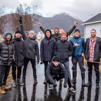 Mick Fanning fant seg godt til rette med det norske crewet. Foto: Trevor Moran Mick Fanning fant seg godt til rette med det norske crewet. Foto: Trevor Moran