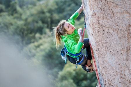 Tina Hafsaas er en av våre fremste konkurranseklatrere og er en dame med god utholdenhet. Foto: Jan Novak Photography/Arcteryx