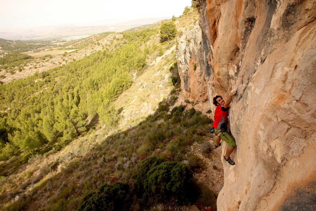STREKK: Eduardo Valdes Colomina klatrer Casablanca (7a+), sektor Chao chao i Spania. Foto: Dag Hagen STREKK: Eduardo Valdes Colomina klatrer Casablanca (7a+), sektor Chao chao i Spania. Foto: Dag Hagen