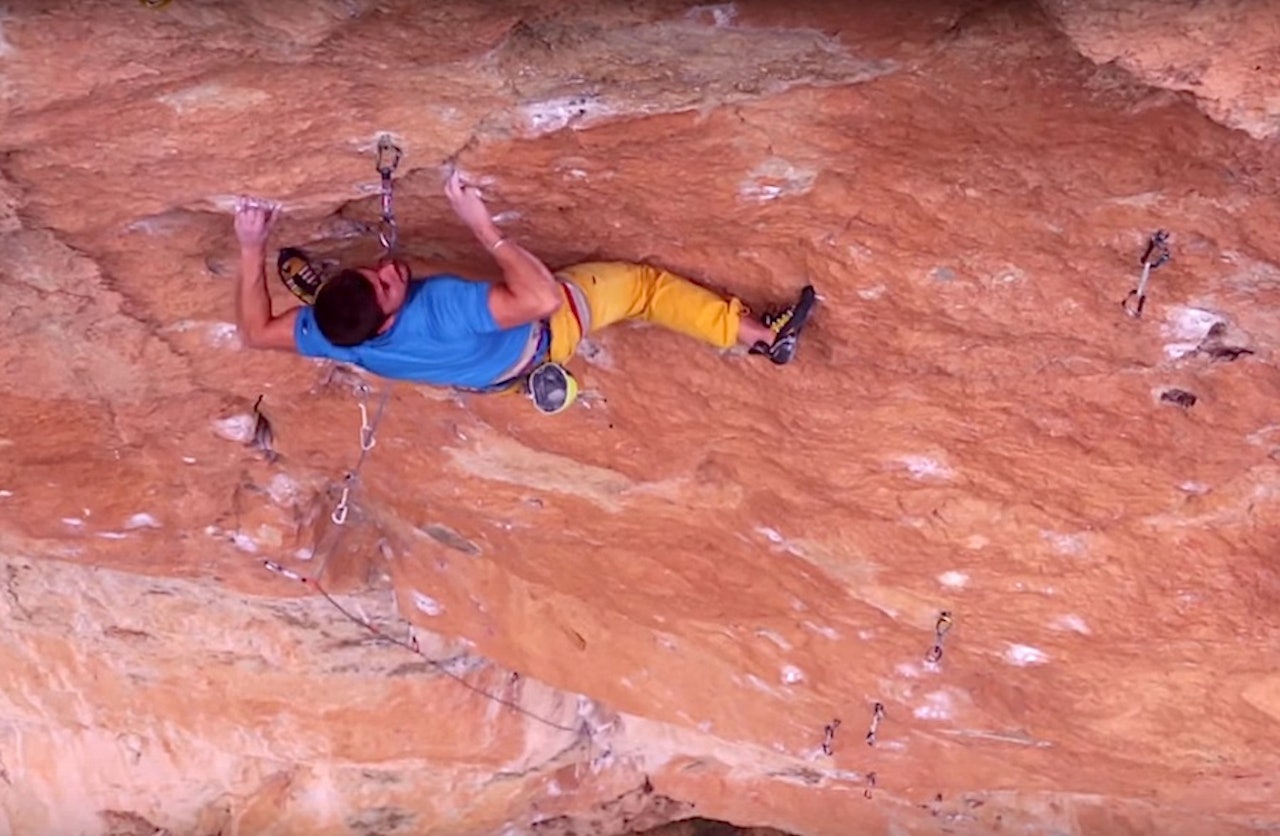 Edu Marin klatrer La Reina Mora (8c+/9a) i Siurana. Foto: Skjermdump fra filmen Edu Marin klatrer La Reina Mora (8c+/9a) i Siurana. Foto: Skjermdump fra filmen