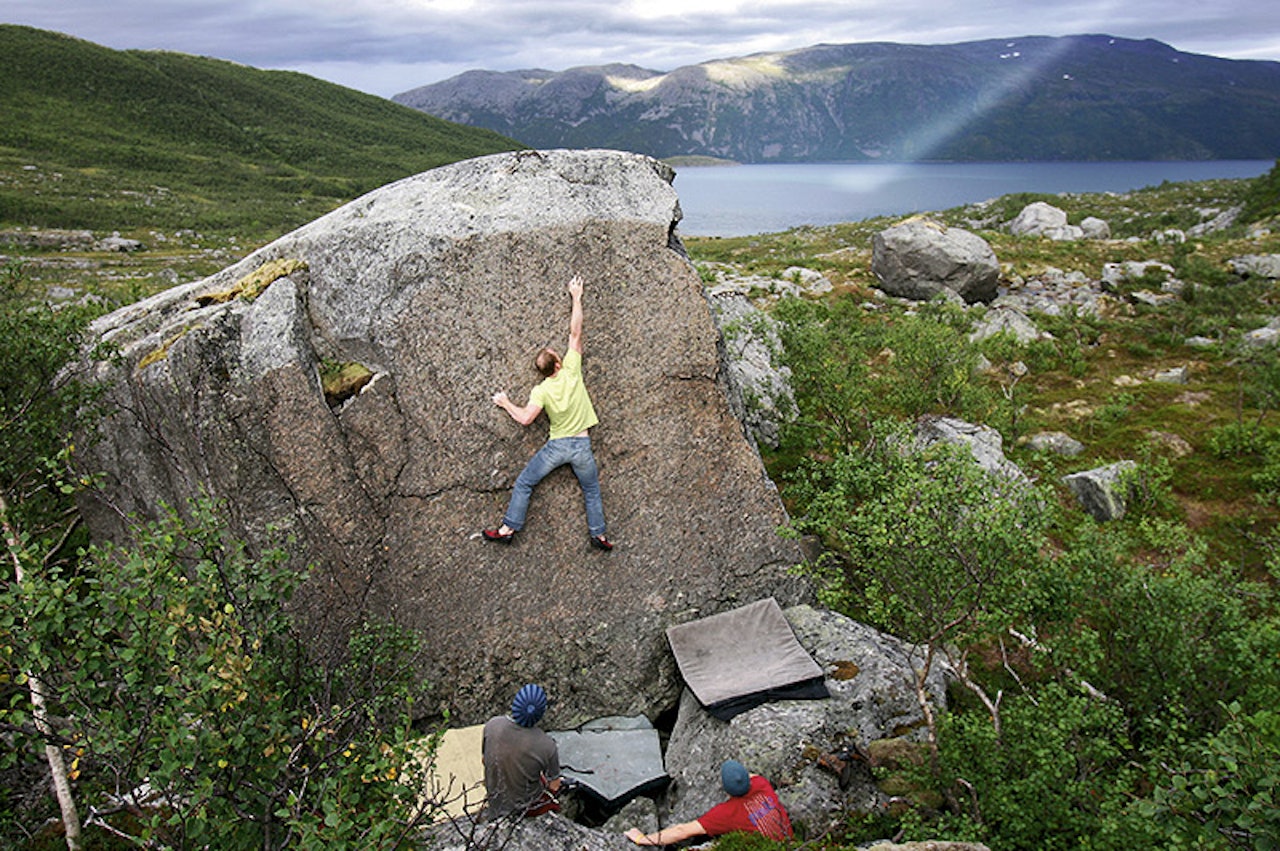 TYNT: Øystein Andresen forsøker og repetere DJ Krimp (7A+). Foto: Laurent De Senarclens. TYNT: Øystein Andresen forsøker og repetere DJ Krimp (7A+). Foto: Laurent De Senarclens.
