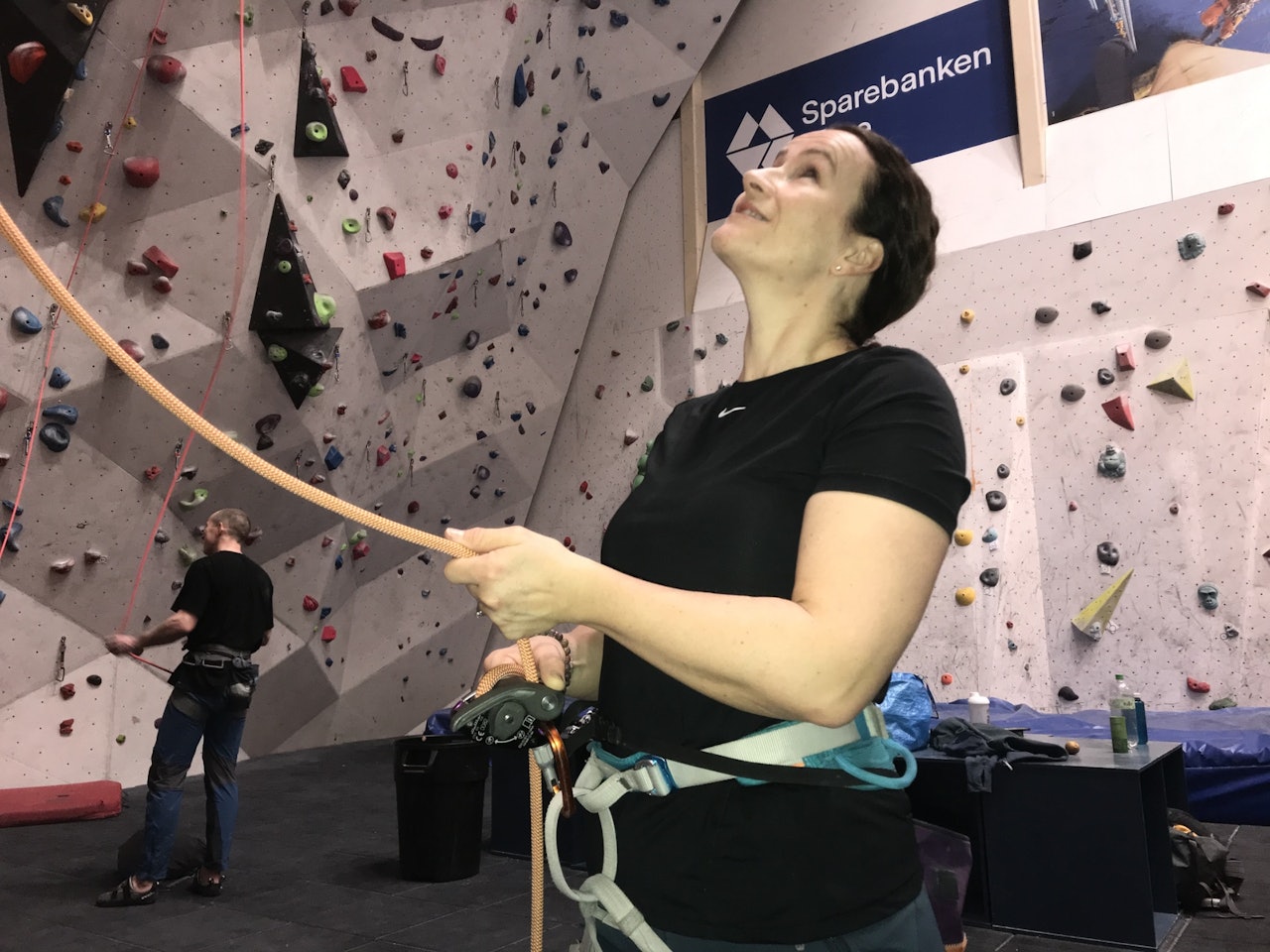 BESTEMT: Heretter sikrer jeg bare med Grigri, sier Astrid Bolstad. Her i Moldeveggen. Foto: Iver Gjelstenli klatring taubrems sikkerhet