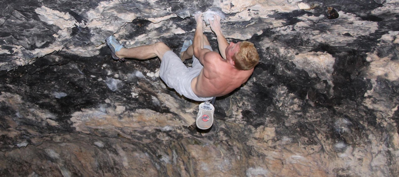 Magnus Midtbø jobber på Ali Hulk (9a, 9a+ eller 9b). Foto: Sasha Digiulan Magnus Midtbø jobber på Ali Hulk (9a, 9a+ eller 9b). Foto: Sasha Digiulan