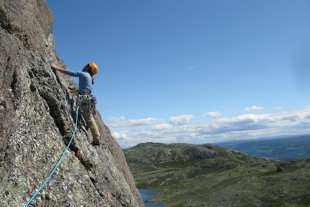 SKURVEFJELL: Her finner du fast og fin klatring på grader fra grad 3-6. Foto: Jørgen Aamot  Skurvefjell Hemsedal