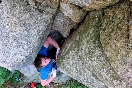 STERK OG UREDD: Pete Whittaker har frisloloert Kjerag – en nokså utrolig prestasjon. Bare så det er klart: Dette bildet viser Whittaker et helt annet sted med tau. Foto: Fra petewhittaker01 på instagram Pete Whittaker Kjerag
