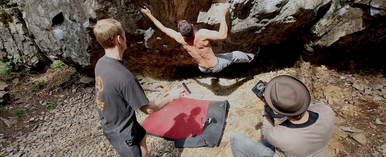 Akerspostens journalist Jørgen Sollien fotograferer Runar Strand på Mathias Rust (7C+). Foto: Dag Hagen Akerspostens journalist Jørgen Sollien fotograferer Runar Strand på Mathias Rust (7C+). Foto: Dag Hagen