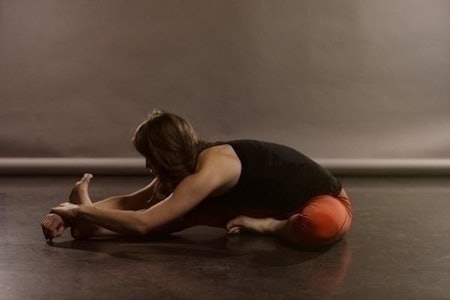 KROPP OG SJEL: Yoga-filosofien bygger på prinsippet om at hodet og sinn fungerer best når også kroppen funker som den skal, og kommer med en rekke øvelser for å hjelpe kropp og sjel til å fungere optimalt. Yoga klatring