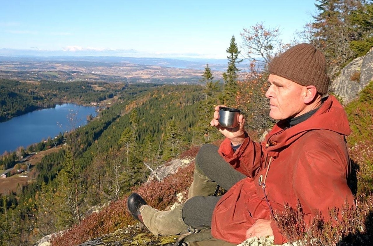 Nils Faarlund ønsker stedskunsten velkommen, men ser problematikken rundt pigmentet som skal brukes i kunstprosjektet på Kolsås. Arkivfoto: Erlend Sande Nils Faarlund ønsker stedskunsten velkommen, men ser problematikken rundt pigmentet som skal brukes i kunstprosjektet på Kolsås. Arkivfoto: Erlend Sande