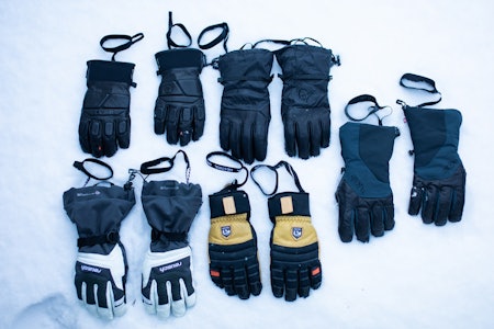 FEM PAR TESTET: Vi har testet fem par frikjøringshansker fra Hestra, Mammut, Reusch, Norrøna og Rab. Foto: Tore Meirik test skihansker Hestra Mammut Reusch Norrøna Rab
