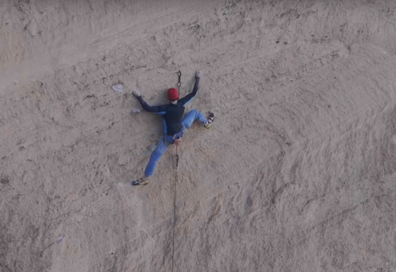 Adam Ondra onsighter Just Do It (8c+) i Smith Rock. Skjermdump fra Youtube. Adam Ondra onsighter Just Do It (8c+) i Smith Rock. Skjermdump fra Youtube.