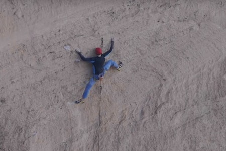 Adam Ondra onsighter Just Do It (8c+) i Smith Rock. Skjermdump fra Youtube.