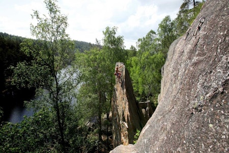 LAG DIN EGEN KLATREFØRER: 27 Crags sin premium-versjon gjør at du nå kan lage din egen klatrefører. Her fra Hauktjern der Paula Voldner går Venstre (7-) på Hauknebbet. Foto: Dag Hagen LAG DIN EGEN KLATREFØRER: 27 Crags sin premium-versjon gjør at du nå kan lage din egen klatrefører. Her fra Hauktjern der Paula Voldner går Venstre (7-) på Hauknebbet. Foto: Dag Hagen