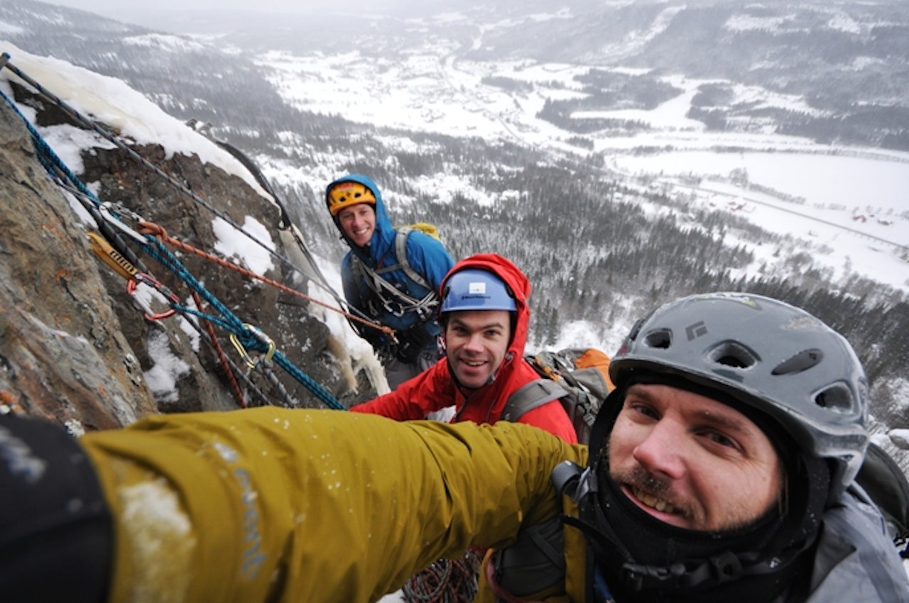 Tre på førstebestigning. Tre på førstebestigning.