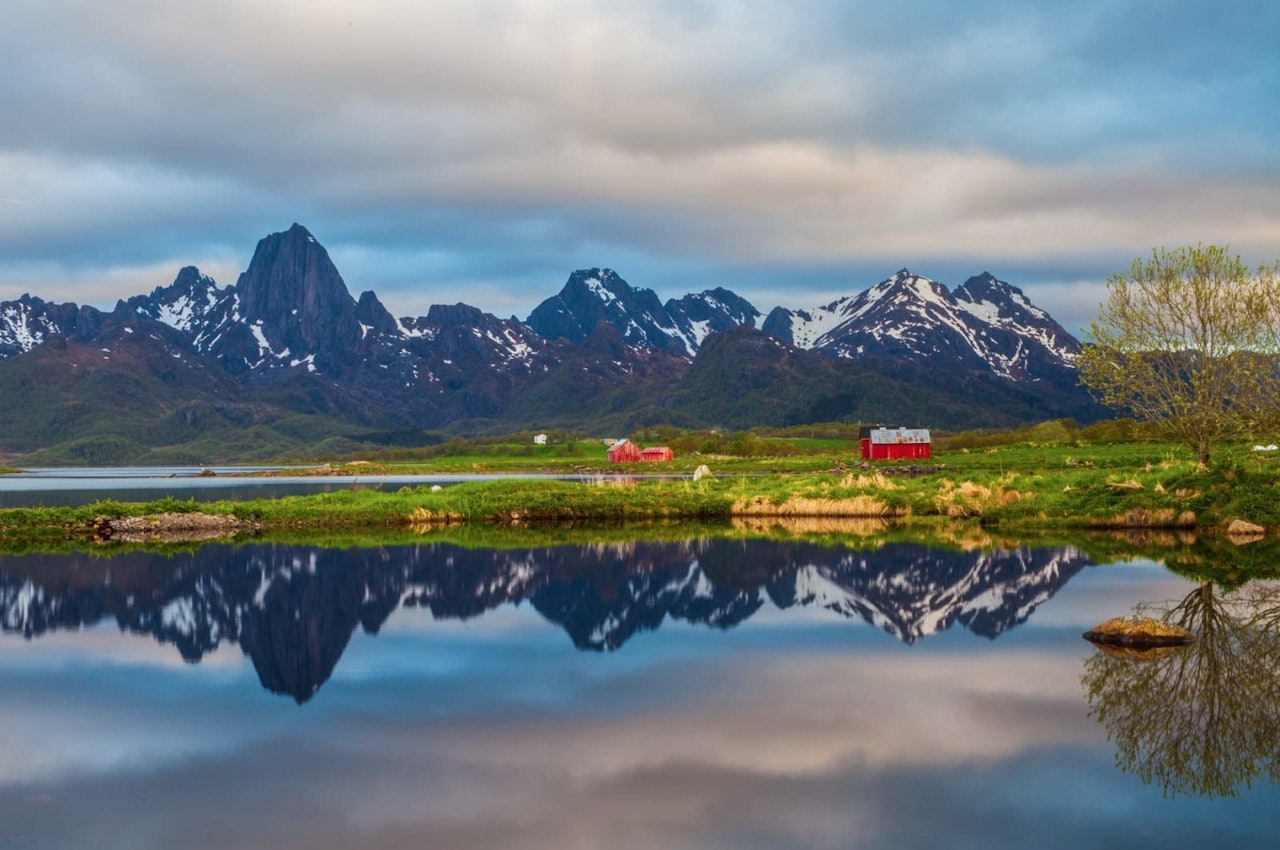 Reka - det høyeste fjellet til venstre i bildet. Foto: Lars Peter Myklebust Reka - det høyeste fjellet til venstre i bildet. Foto: Lars Peter Myklebust