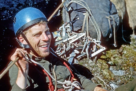 Trollveggen 1965: Forfatteren koser seg i solen. Søndagsklatrere vet hva som er viktig på tur. Foto Leif Norman Patterson.  Trollveggen 1965: Forfatteren koser seg i solen. Søndagsklatrere vet hva som er viktig på tur. Foto Leif Norman Patterson.